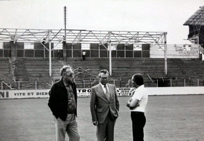 aout-1976-travaux-d-extension-de-la-tribune-d-honneur-elle-fera-au-total-110-m-de-long-photo-archives-rl-1704483195 (1).jpg